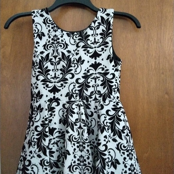 Other - Black and white damask style girls dress